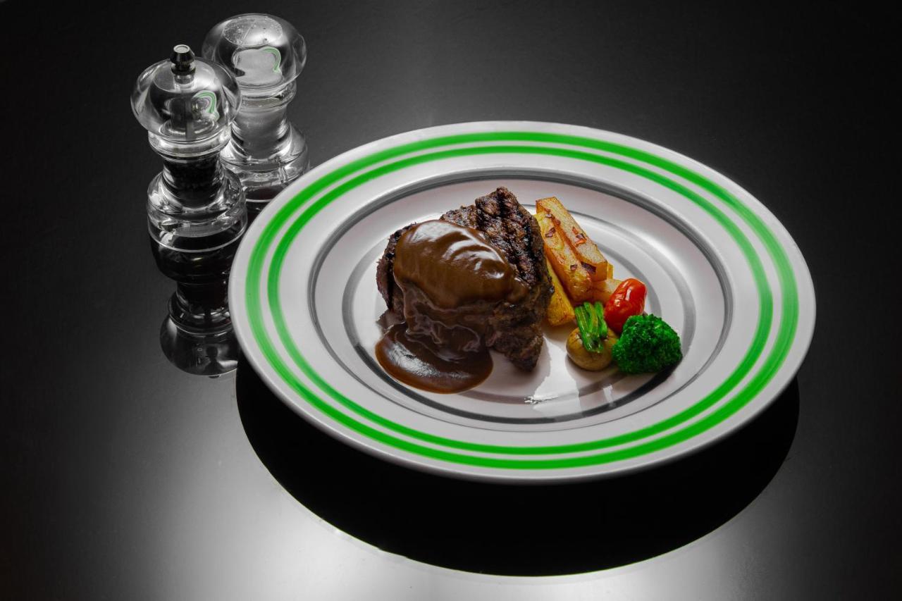 Oryx Hotel Aqaba Luaran gambar A steak prepared with a steak sauce