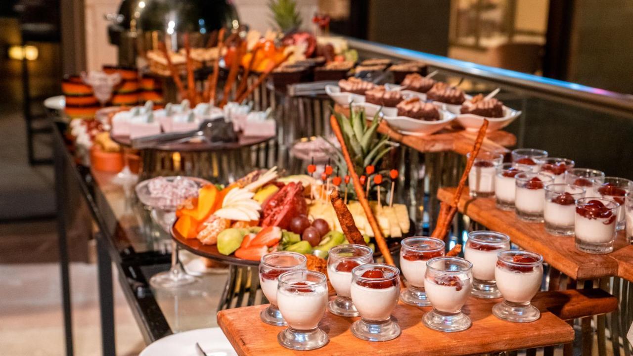 Oryx Hotel Aqaba Luaran gambar A dessert buffet