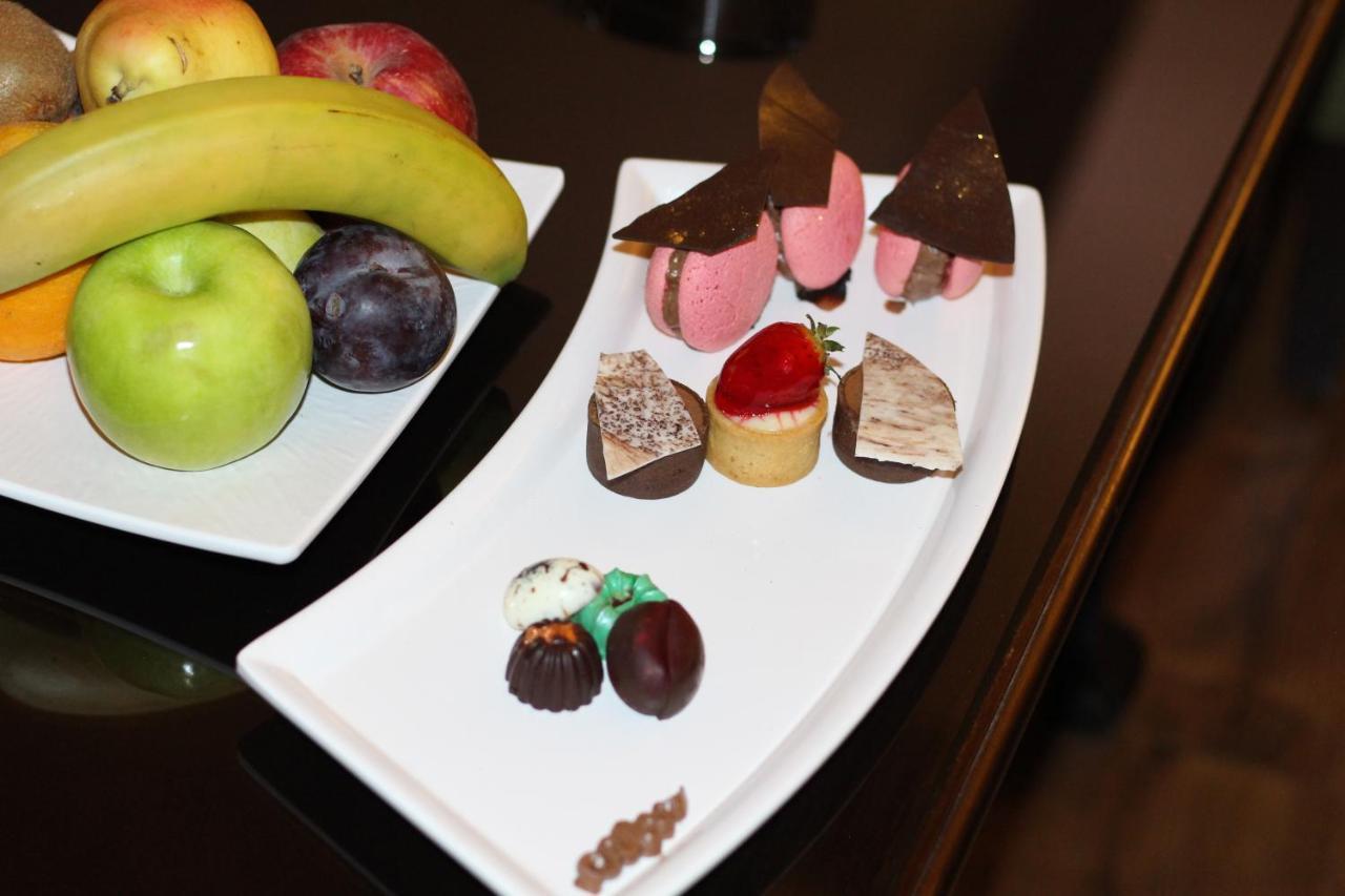 Oryx Hotel Aqaba Luaran gambar Fruit and petit fours